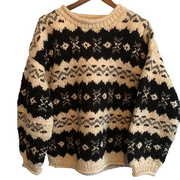 100% Wool Sweater Handmade in Ecuador 🖤 - Picture 4 of 4